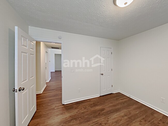 Building Photo - 949 Durham Way