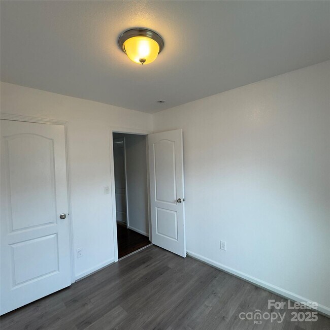Building Photo - 9013 Maidenhair Ct