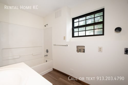 Building Photo - 4813 Woodward-