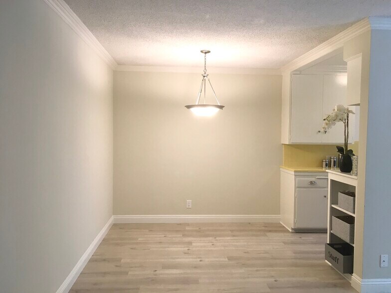 Building Photo - 122 N Wetherly Dr