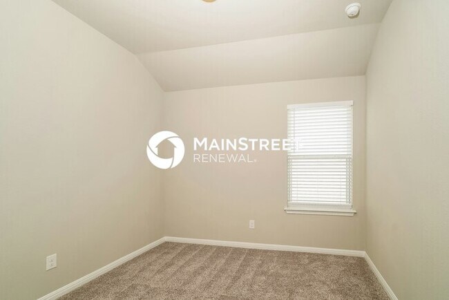 Building Photo - 4 Bedroom Pet-Friendly Home in HUTTO, TX with Main Street Renewal