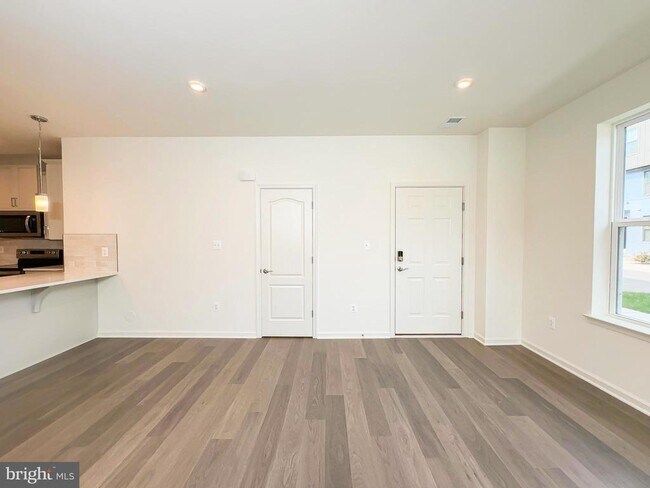Building Photo - 10001 -B American Pharoah Ln