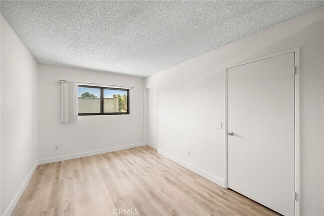 Building Photo - 16226 Vanowen St