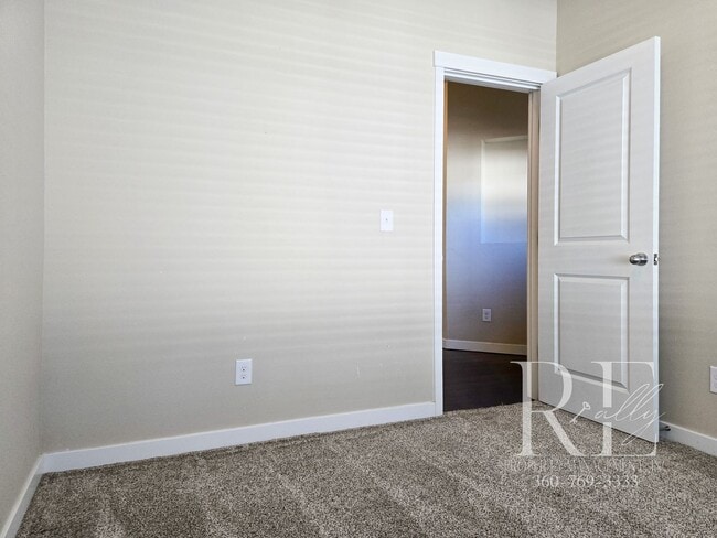 Building Photo - Effortless Elegance in Caldart Heights, Po...