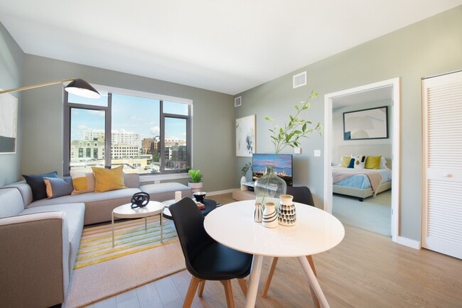 Building Photo - Eleven33