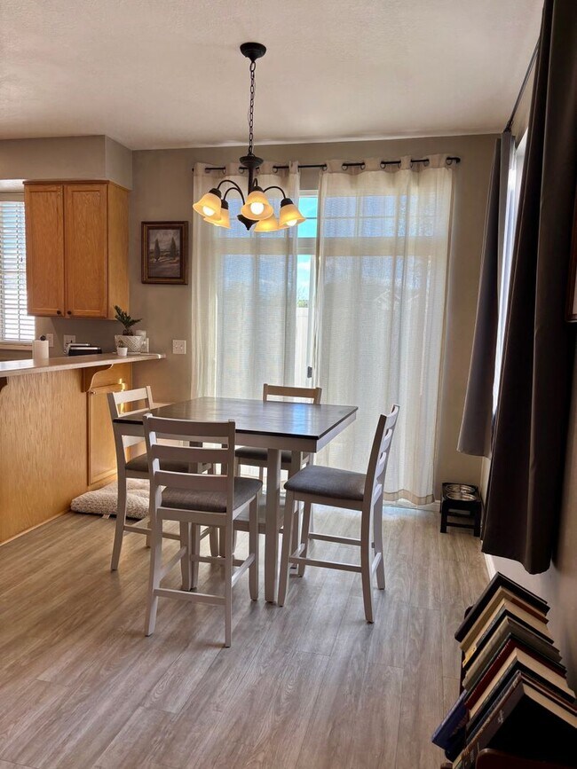Building Photo - GORGEOUS Townhome!!!