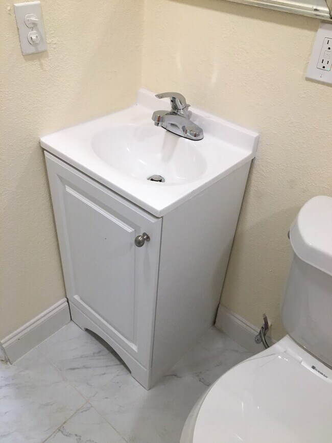 Building Photo - 1518 E Ellicott St