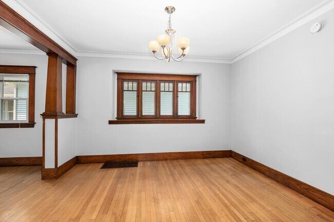 Building Photo - 220 Valley Ave SW