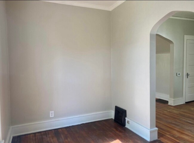 Building Photo - 3 Bedroom House - Rock Island