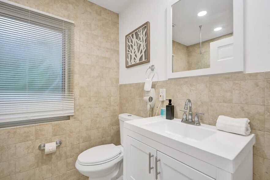 Building Photo - 1115 SW 4th St