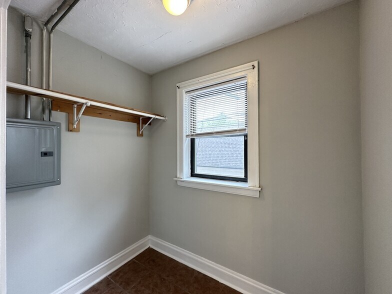 Building Photo - 4532 N Damen Ave