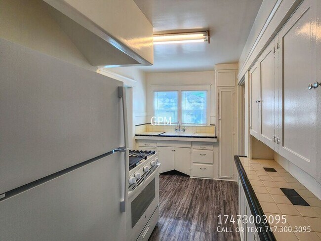 Building Photo - 383 N Wilson Ave