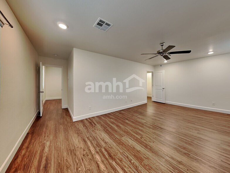 Building Photo - 1806 Macchia Ave