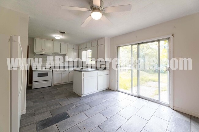 Building Photo - Conway Home Available!