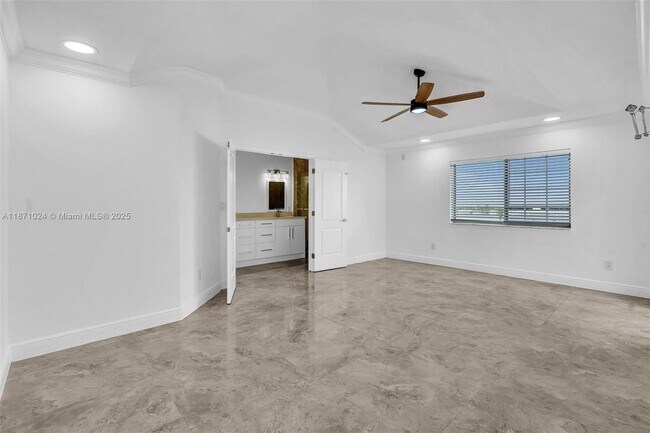 Building Photo - 20645 NE 25th Pl