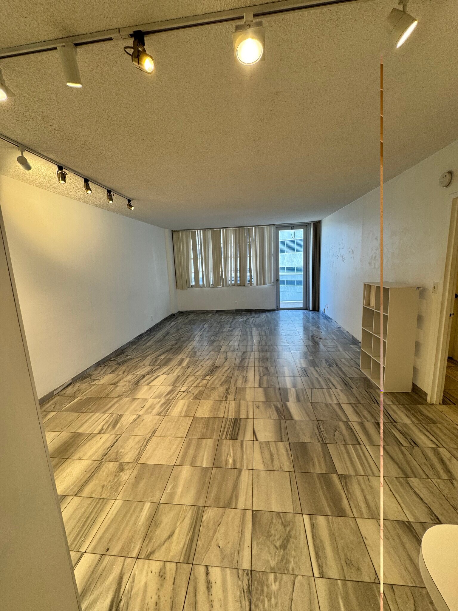 Building Photo - 3725 S Ocean Dr