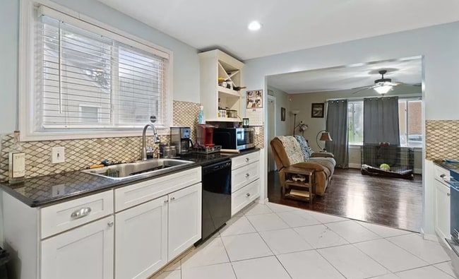 Building Photo - 1433 Picadilly St