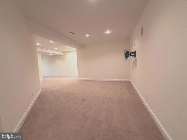 Building Photo - 307 Creek Valley Ln