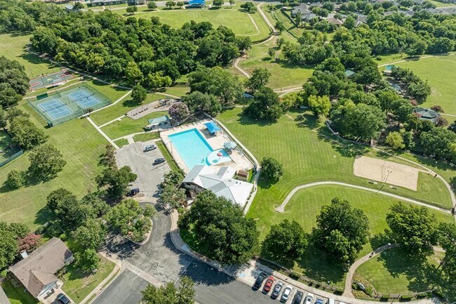 Building Photo - 2022 Balsam Way