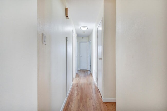 Building Photo - Spacious & Stylish Home in Pacifica’s Desirable Fairmont Neighborhood