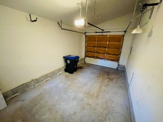 Building Photo - Spacious 4 bed 3 bath house for RENT in So...