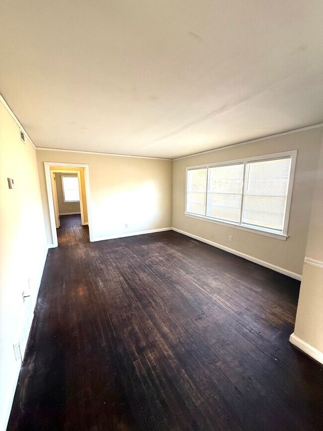 Building Photo - ** 3 bed 1 bath located in Druid Hills ** ...