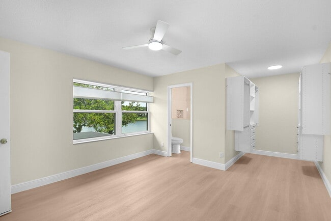 Building Photo - 2442 SW Danbury Ln