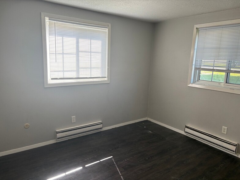 Building Photo - 302 Maple Ln