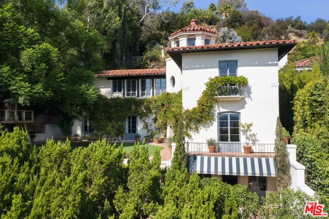 Building Photo - 7475 Hillside Ave
