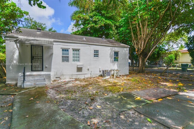 Building Photo - 1250 NW 43rd St