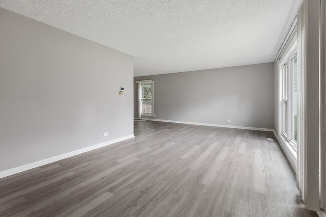 Building Photo - 135 Encina Dr