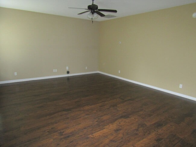 Building Photo - 908 Blane Ln