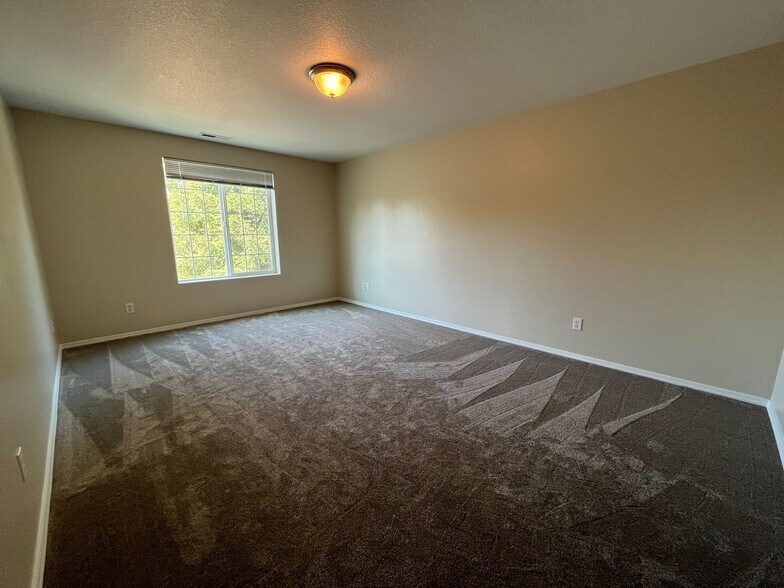 Building Photo - 1371 Ridgeview St