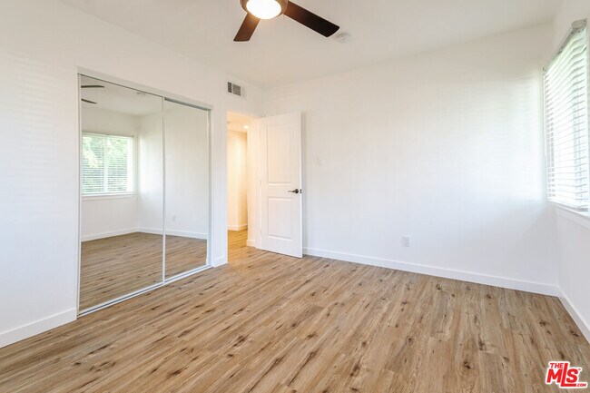 Building Photo - 1812 W Glenoaks Blvd