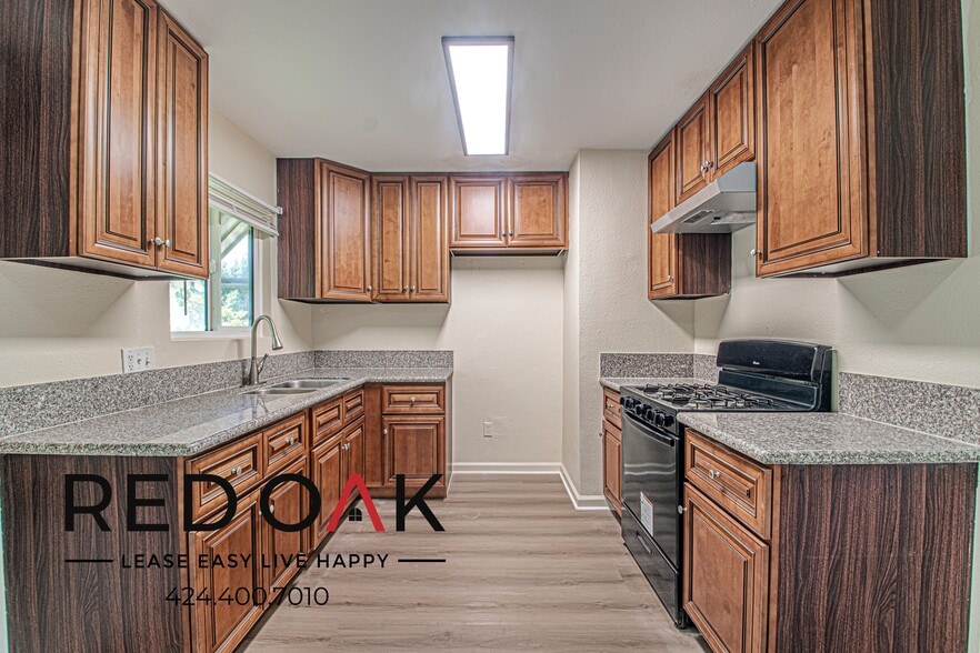 Building Photo - 818 W Huntington Dr