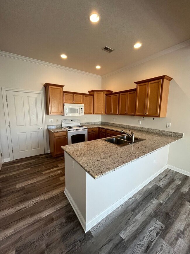 Primary Photo - 2 Bedroom, 2 Bathroom Condo in The Woods a...