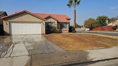 Building Photo - 4 Bed 2 Bath Home in SW