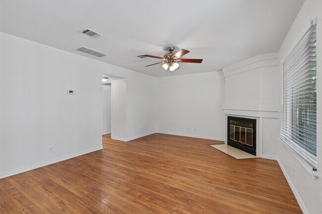 Building Photo - 1516 White Oak Loop