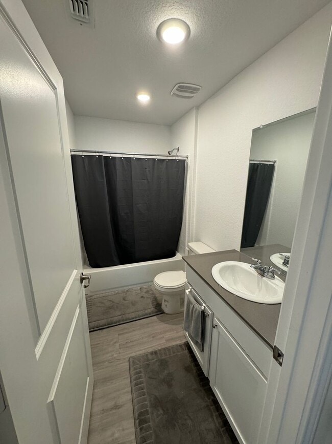 Building Photo - Ready For Move In- New One Story 3/2 - Mod...