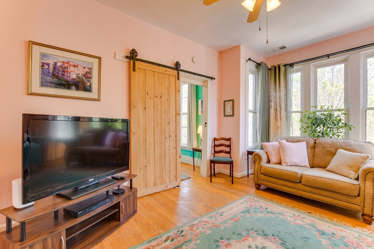 Building Photo - 1810 N Albany Ave