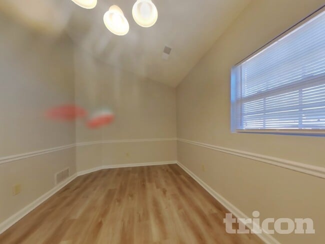 Building Photo - 623 Lockhart Ct NE