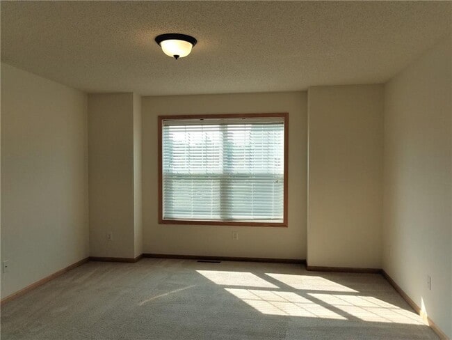 Building Photo - 11810 Emery Village Dr N