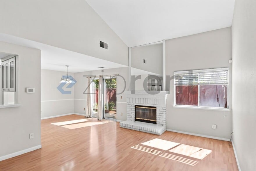 Building Photo - Unit