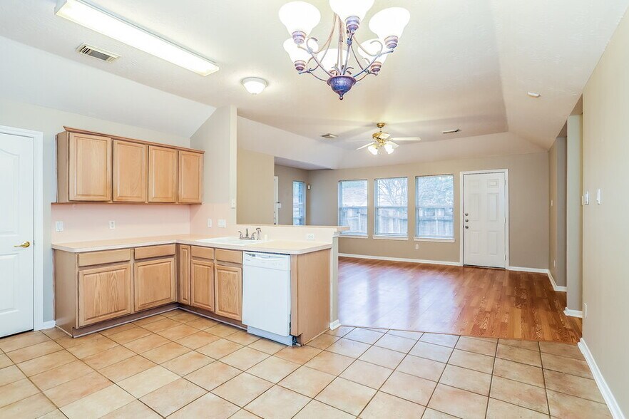 Building Photo - 22946 Sugar Bear Dr