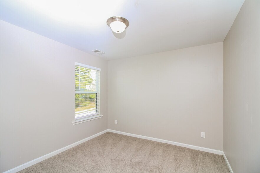 Building Photo - 289 Darbys Run Ct