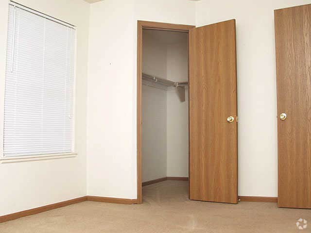 First Bedroom - Traditions of Holland