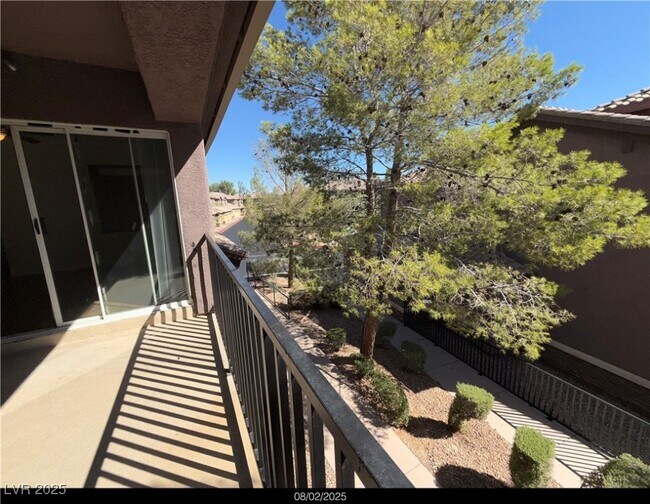 Building Photo - 6868 Sky Pointe Dr