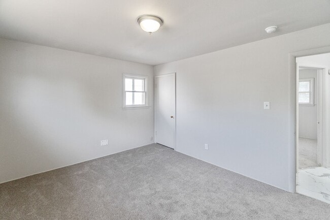 Building Photo - Single Family Home on Spokanes North Side!!