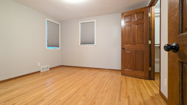 Building Photo - 117 19th St SE