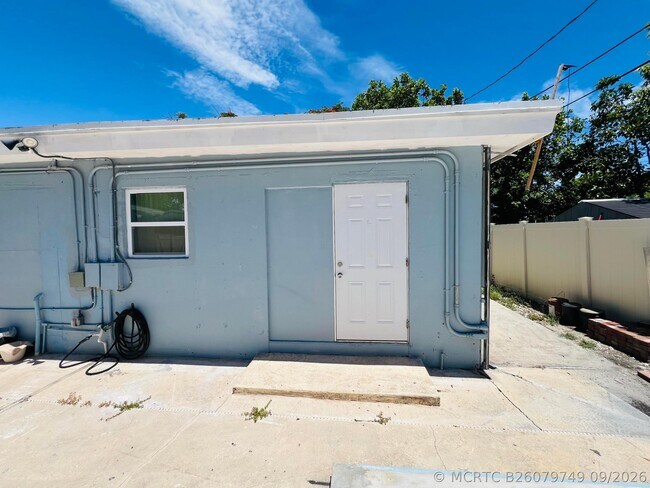 Building Photo - 1210 S D St